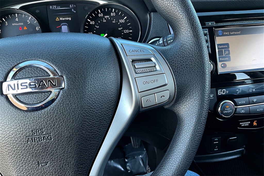 2016 Nissan Rogue SV photo 18