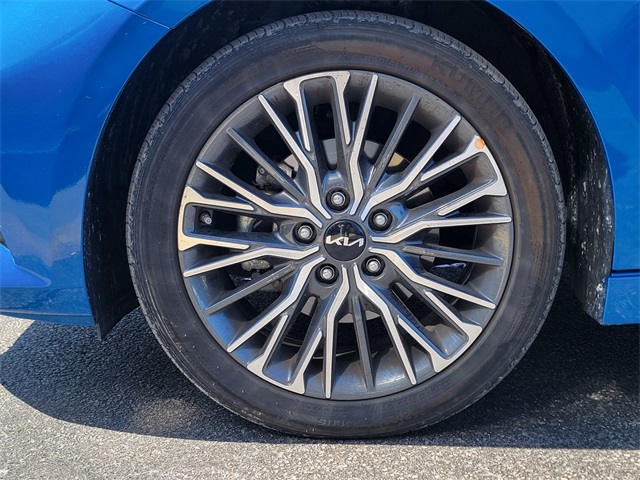 2024 Kia Forte GT-Line photo 11
