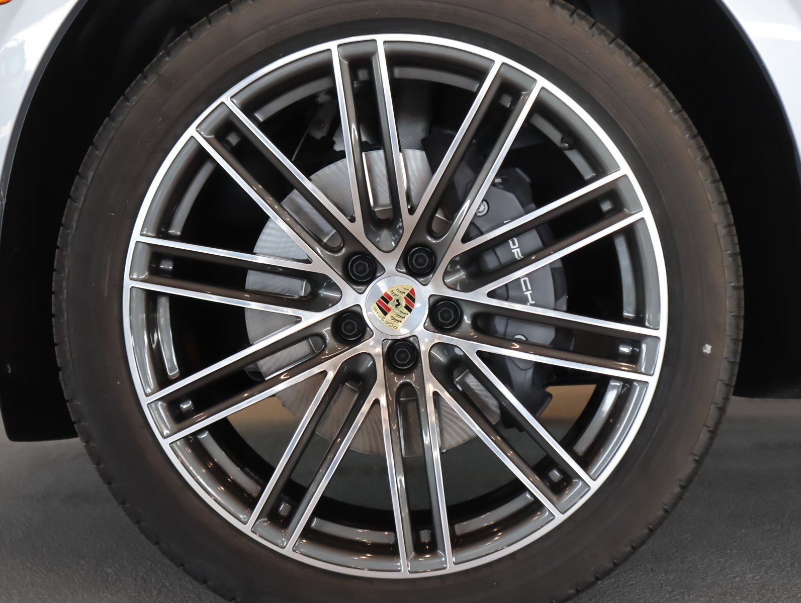 2025 Porsche Macan T photo 13