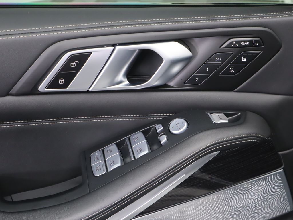 2025 Bmw X7 M60i photo 23