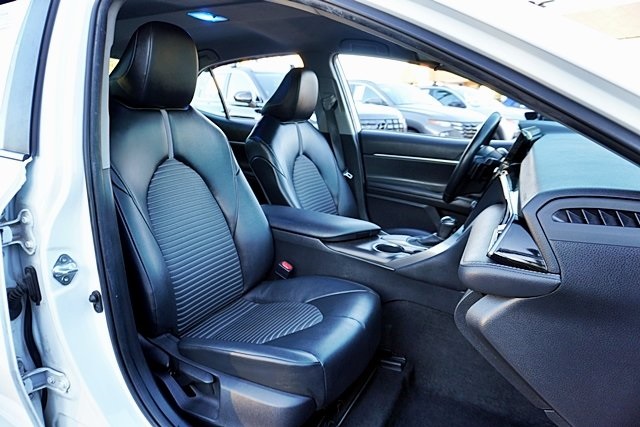 Used 2021 White Toyota SE Nightshade image 11