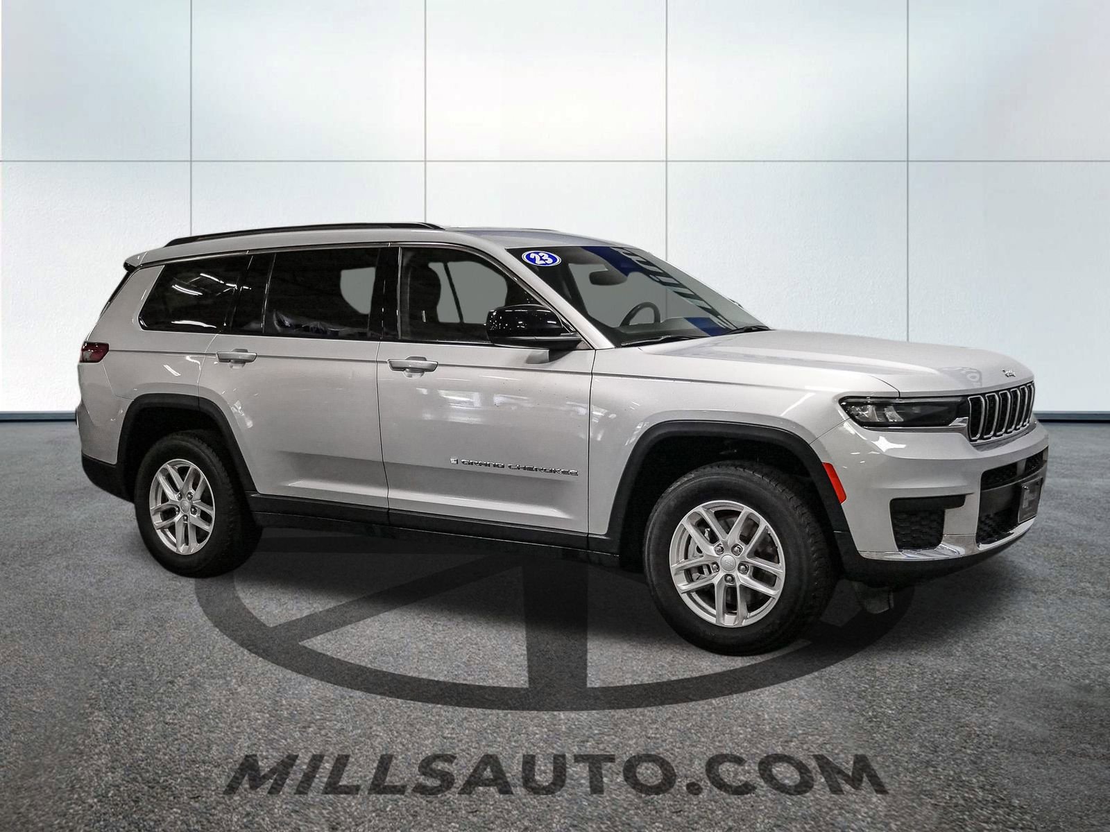 2023 Jeep Grand Cherokee Laredo Altitude photo 9