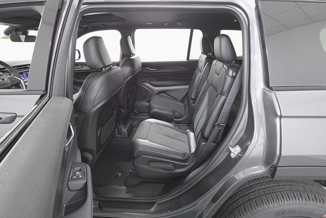 2025 Jeep Grand Cherokee Laredo Altitude photo 25