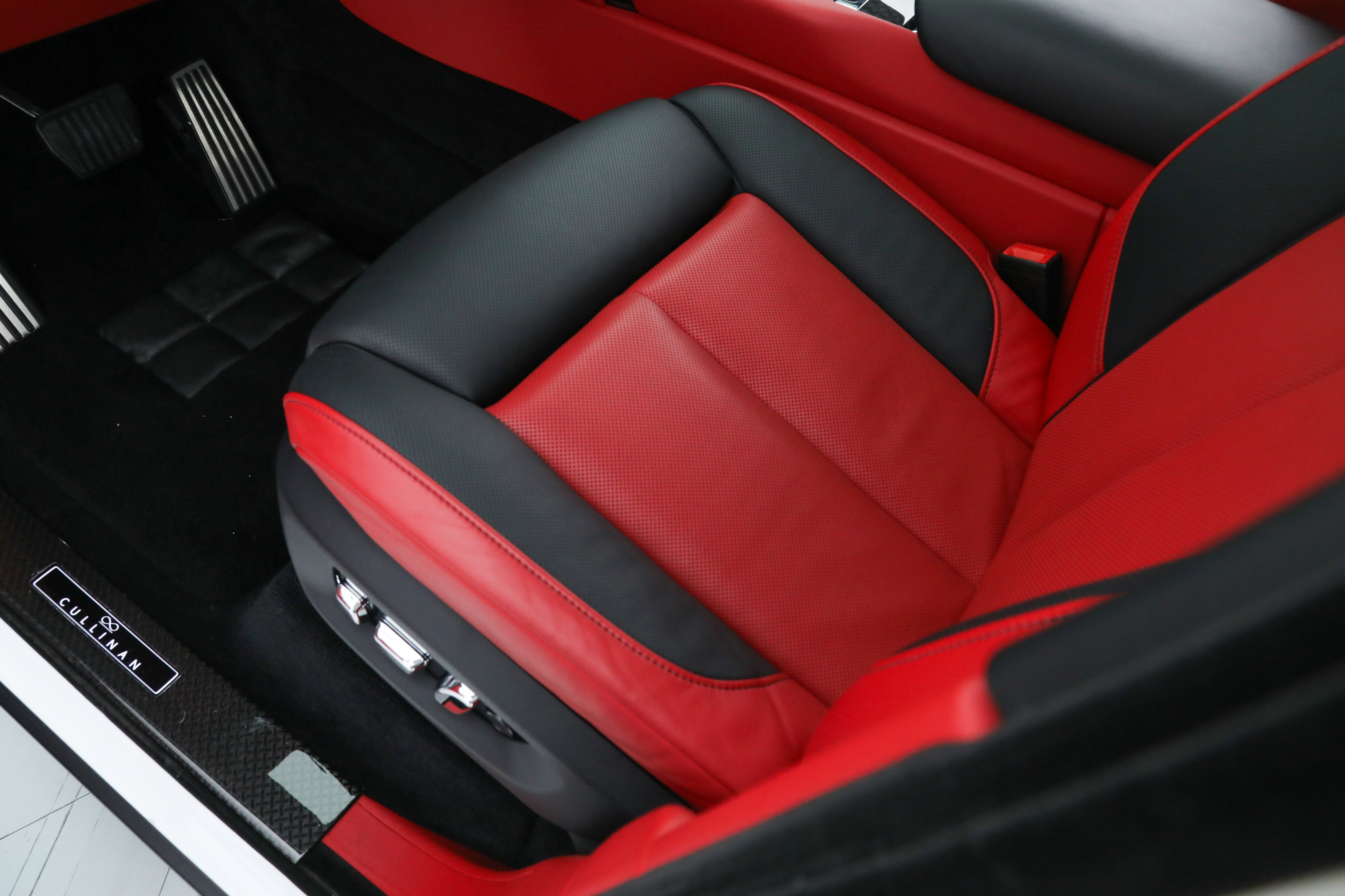 2023 Rolls Royce Cullinan Black Badge photo 29