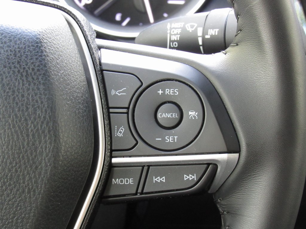 2022 Toyota Camry XLE photo 19