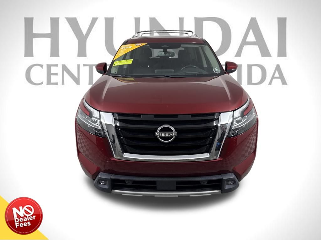 2022 Nissan Pathfinder Platinum photo 2