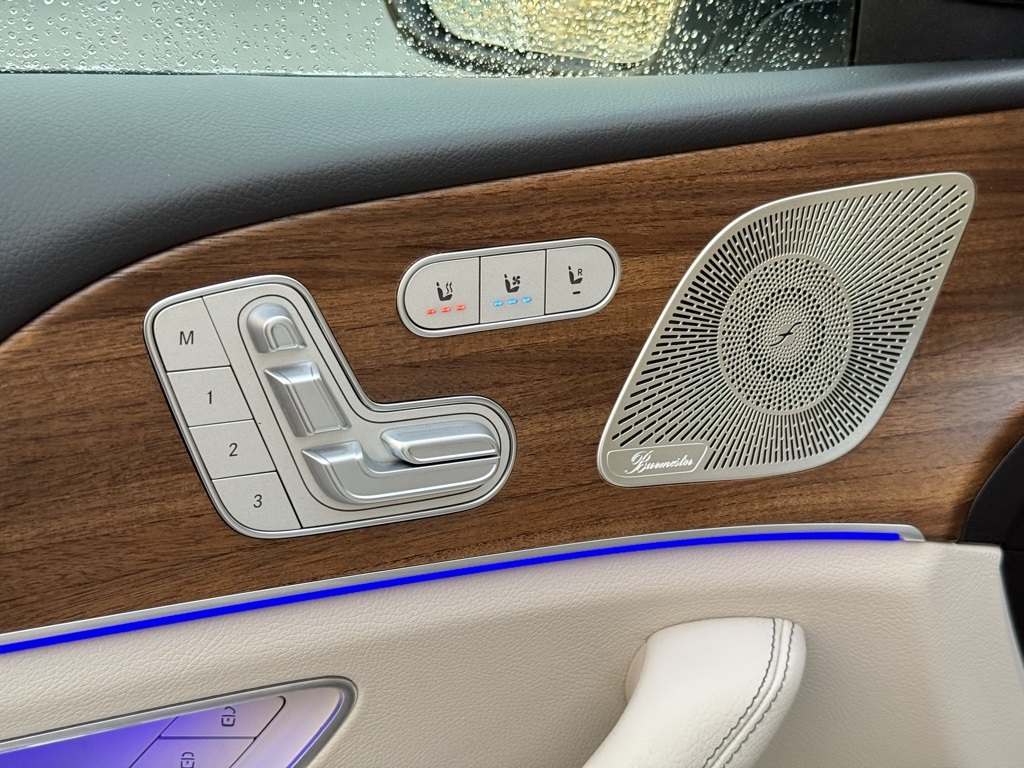 2025 Mercedes Benz GLS 450 4MATIC photo 4