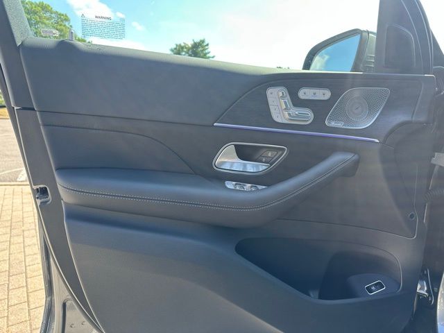 2025 Mercedes Benz GLS 450 4MATIC photo 11
