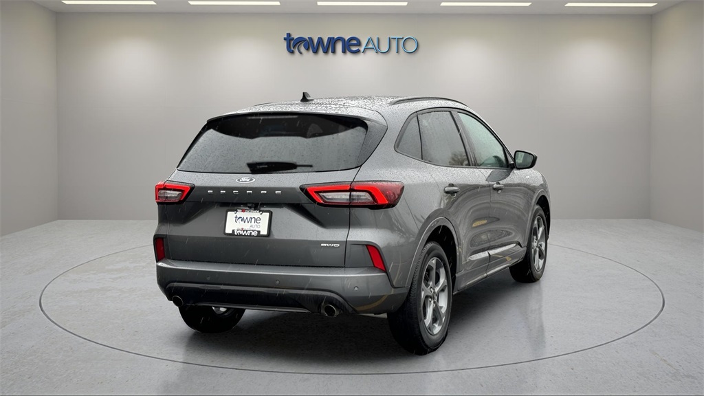 2023 Ford Escape ST-Line photo 4