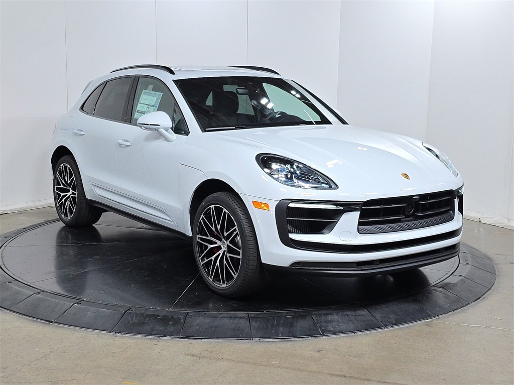 2026 Porsche Macan S photo 3