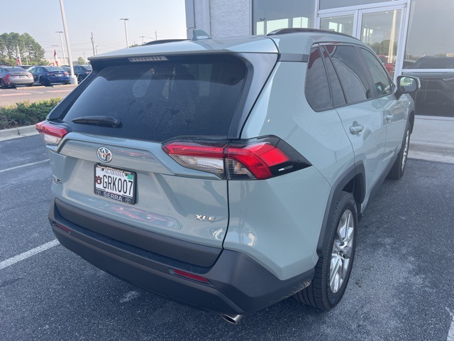 2023 Toyota RAV4 XLE Premium photo 3