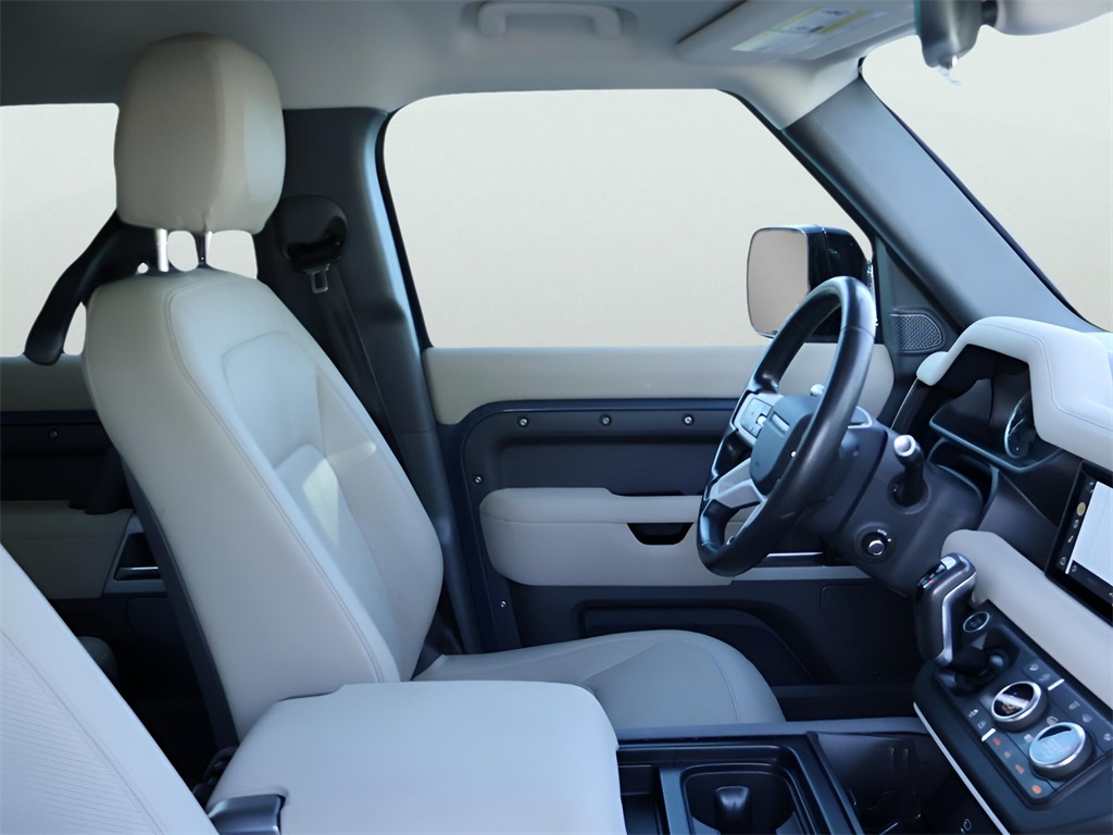 2022 Land Rover Defender 110 SE photo 5