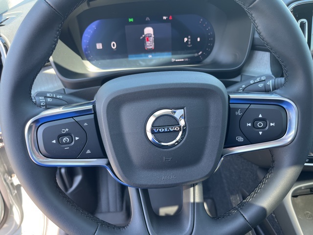 2026 Volvo XC40 Plus photo 12
