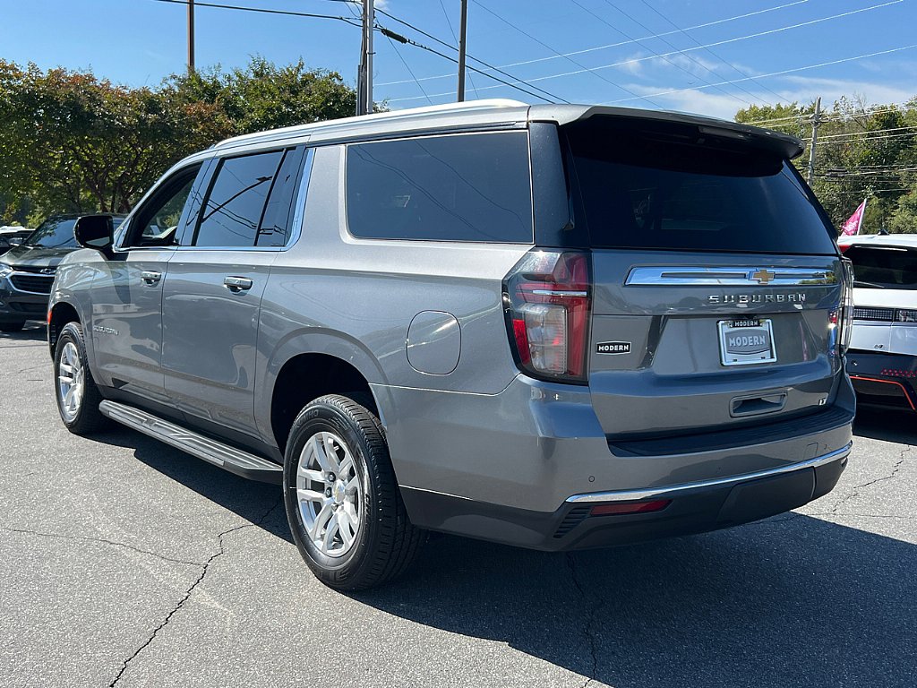 2021 Chevrolet Suburban LT photo 4