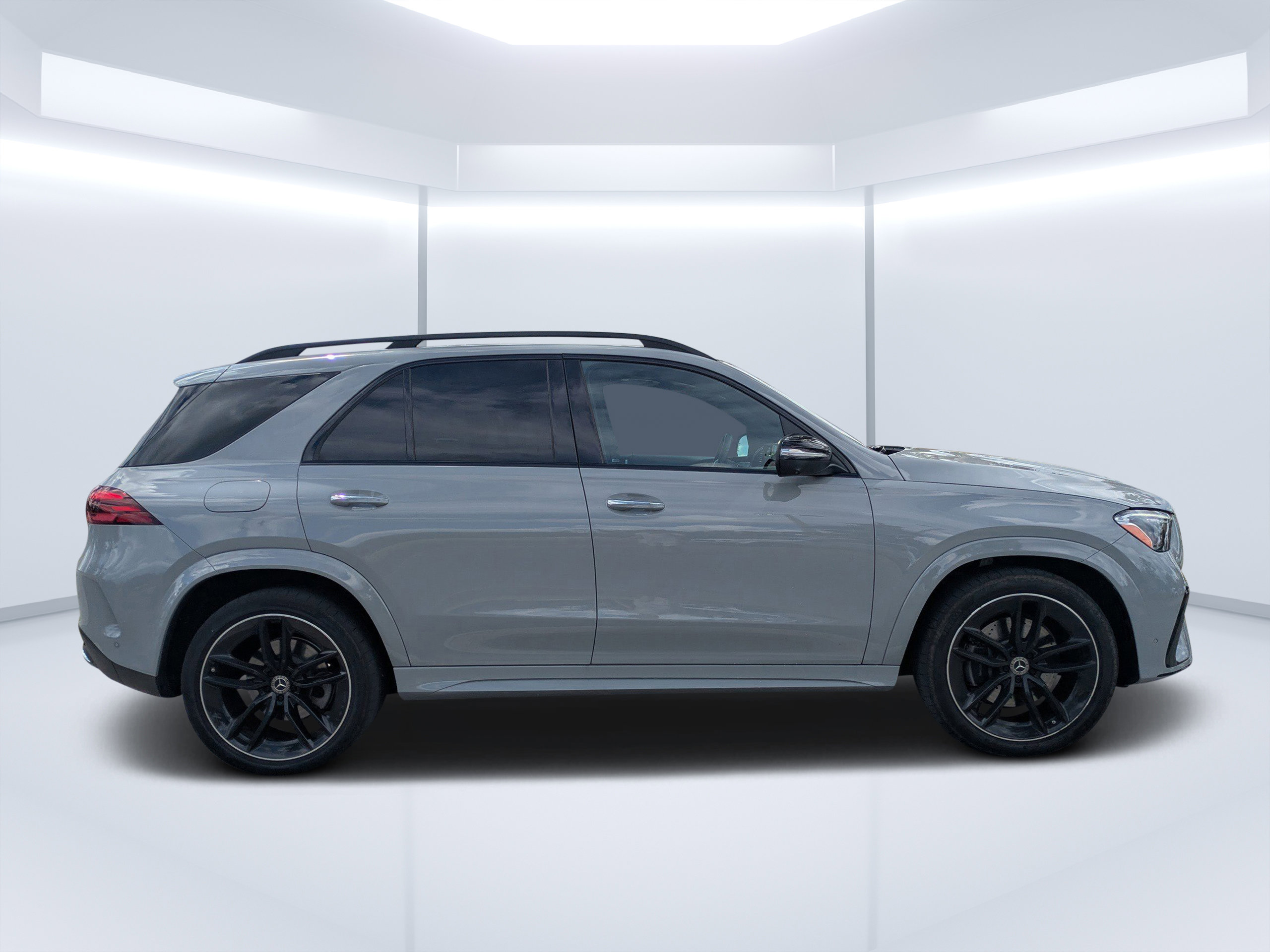 2024 Mercedes Benz GLE 4MATIC photo 2