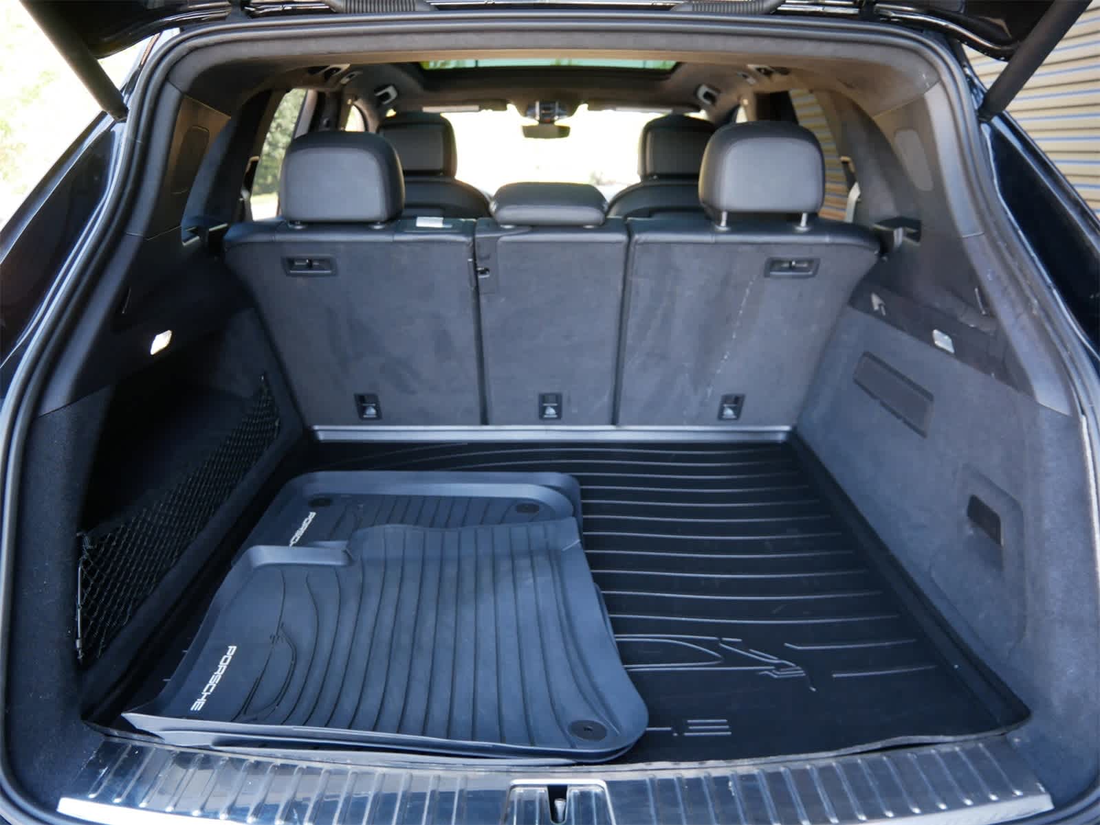 2023 Porsche Cayenne Platinum Edition photo 7