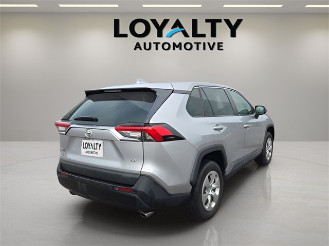 2022 Toyota RAV4 LE photo 4