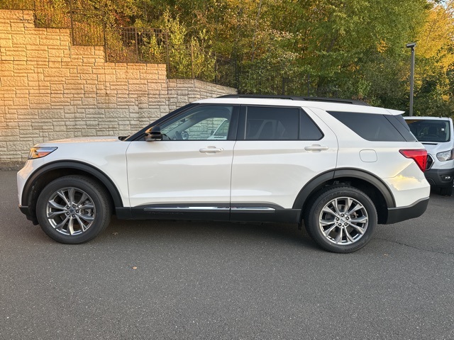 2022 Ford Explorer XLT photo 2