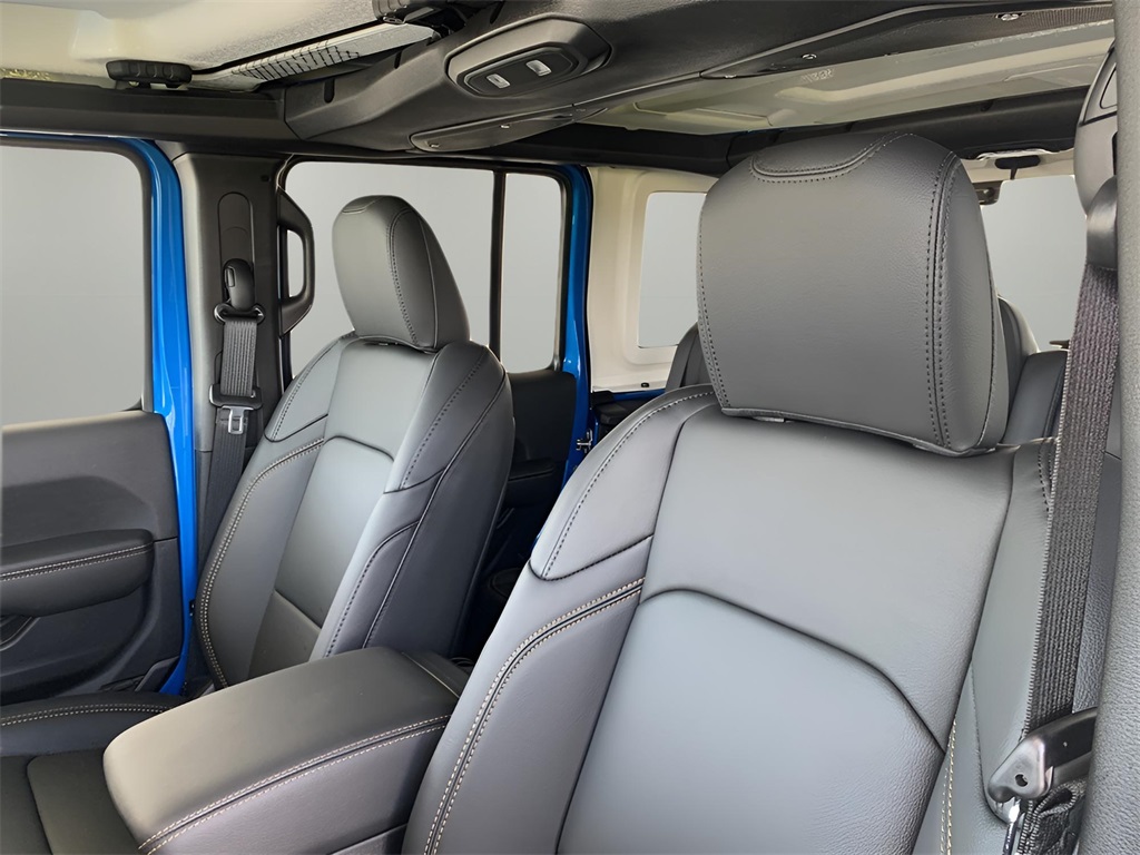 2025 Jeep Wrangler Sahara photo 23