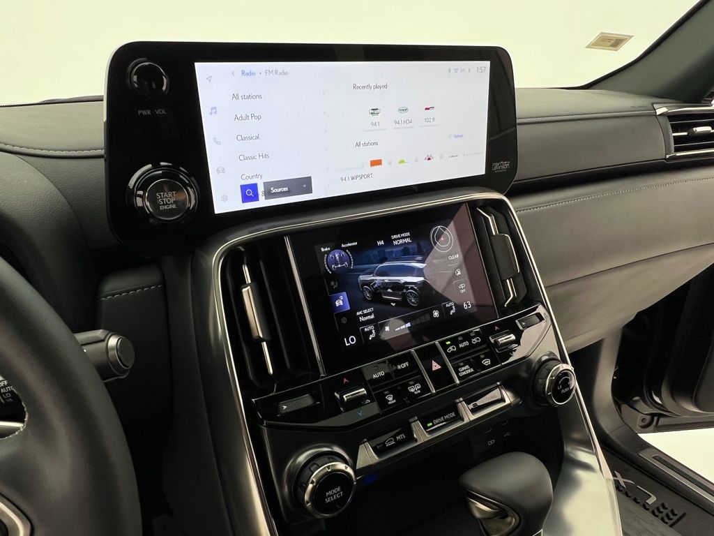 2025 Lexus LX 600 Luxury photo 21
