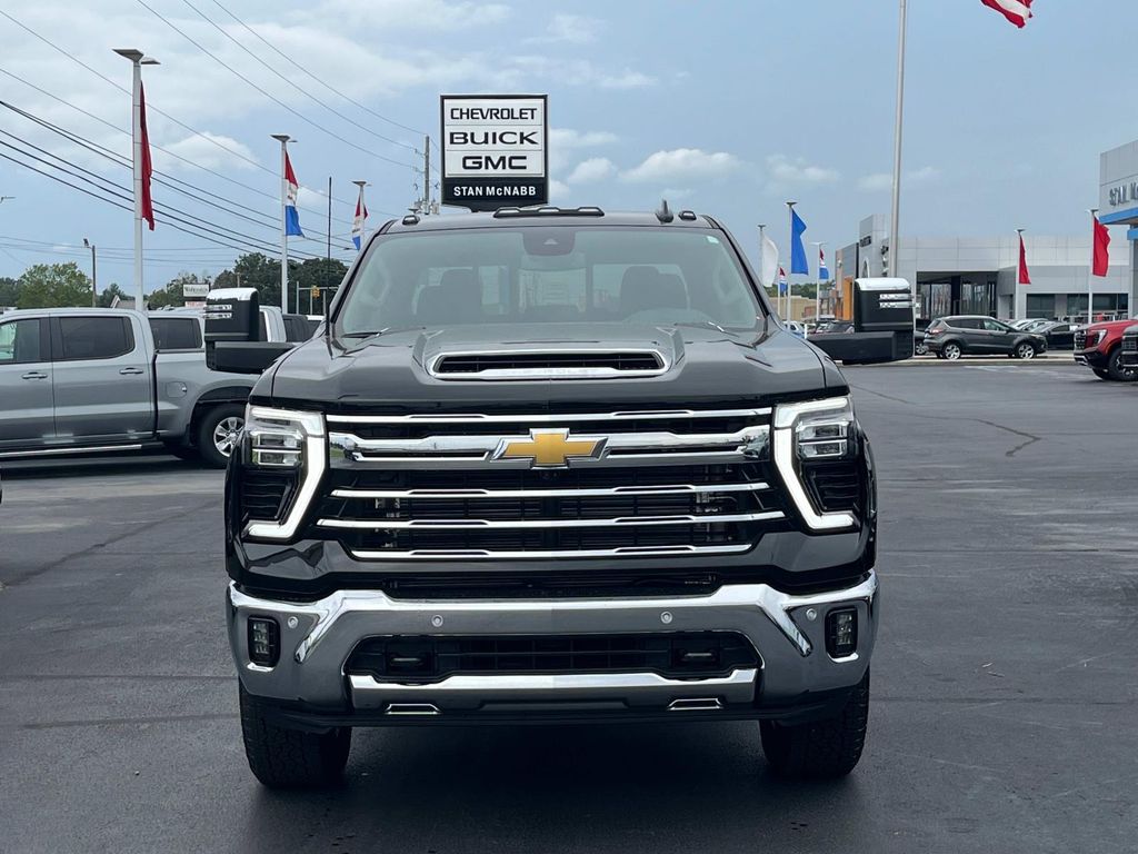 2025 Chevrolet Silverado 2500HD LTZ photo 2