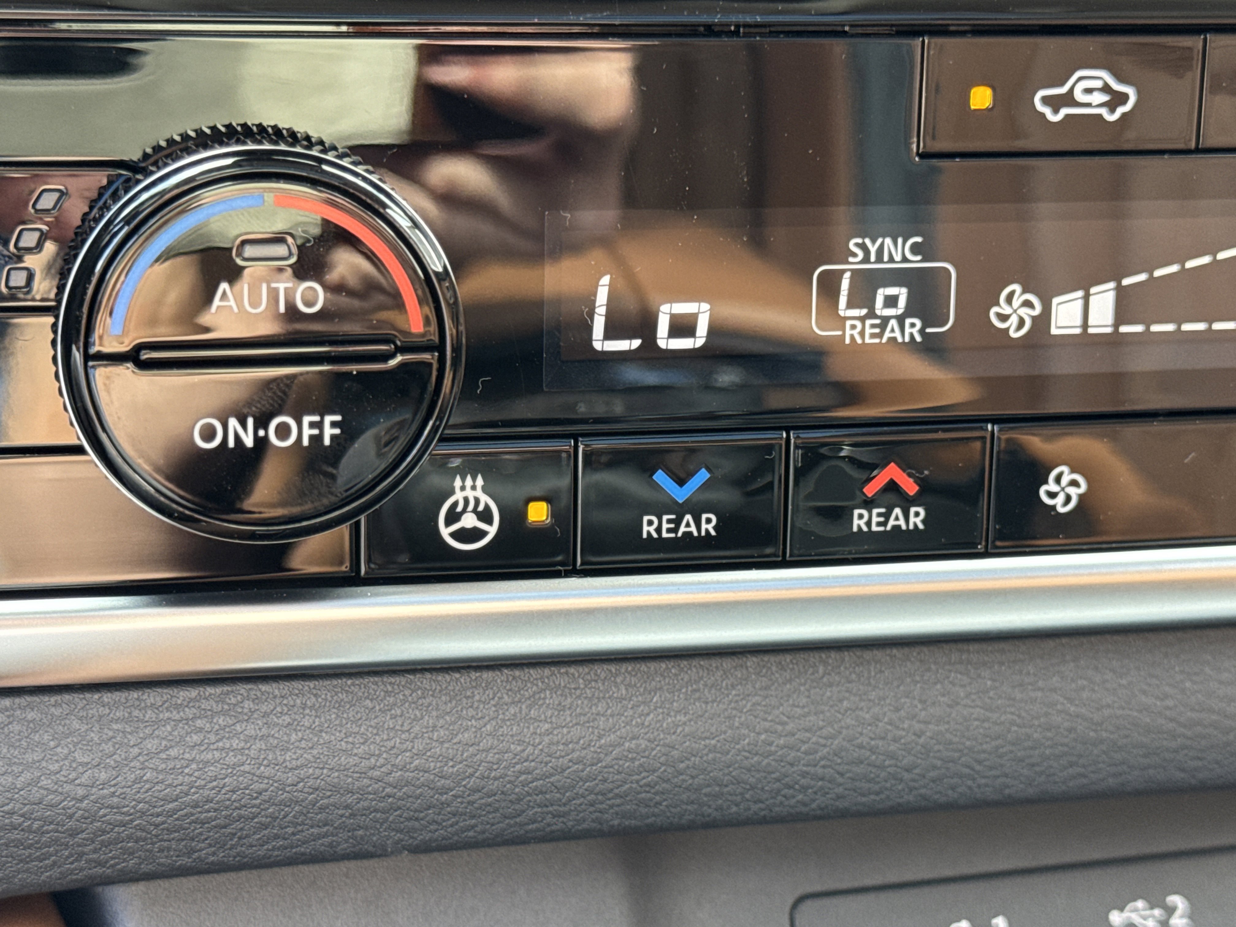 2026 Nissan Rogue Platinum photo 3