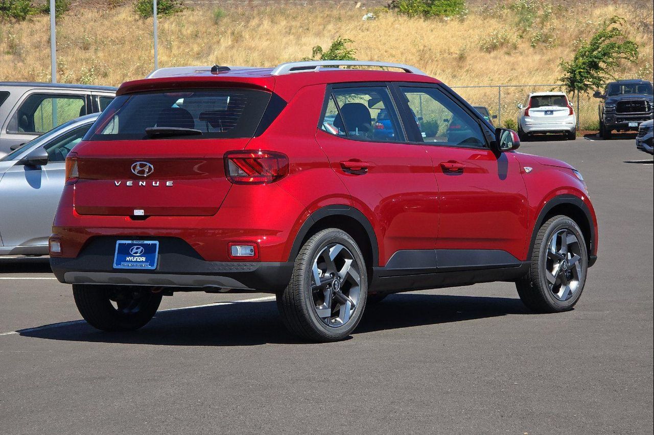 2025 Hyundai Venue SEL photo 3