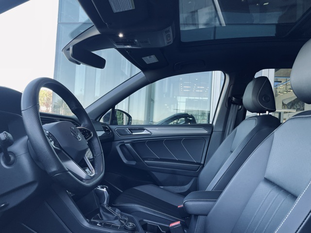 2024 Volkswagen Tiguan SE R-Line Black photo 4