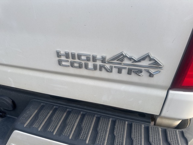 Used 2022 White Chevrolet High Country image 7