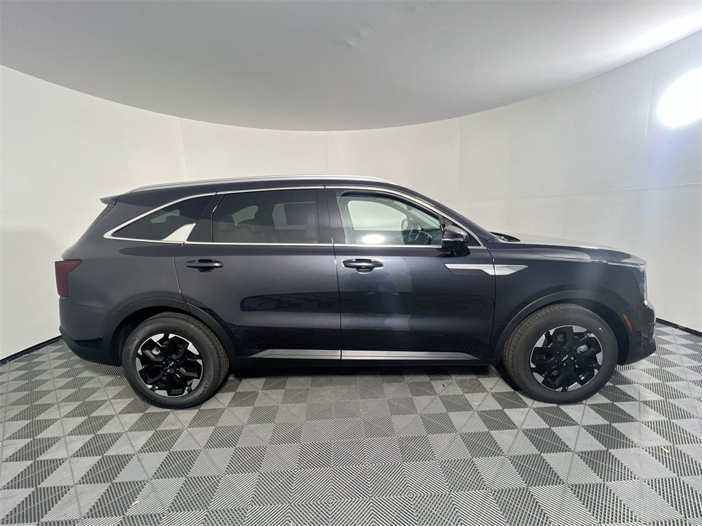 2025 Kia Sorento S photo 2