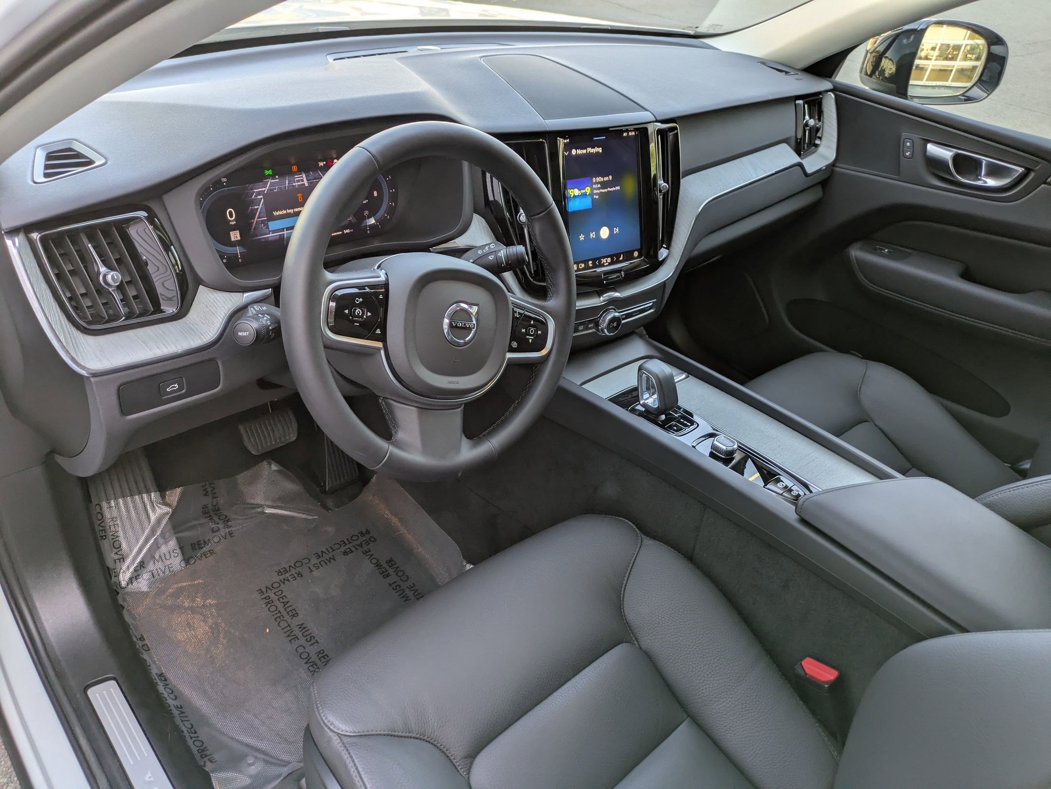 2025 Volvo XC60 Plus photo 13