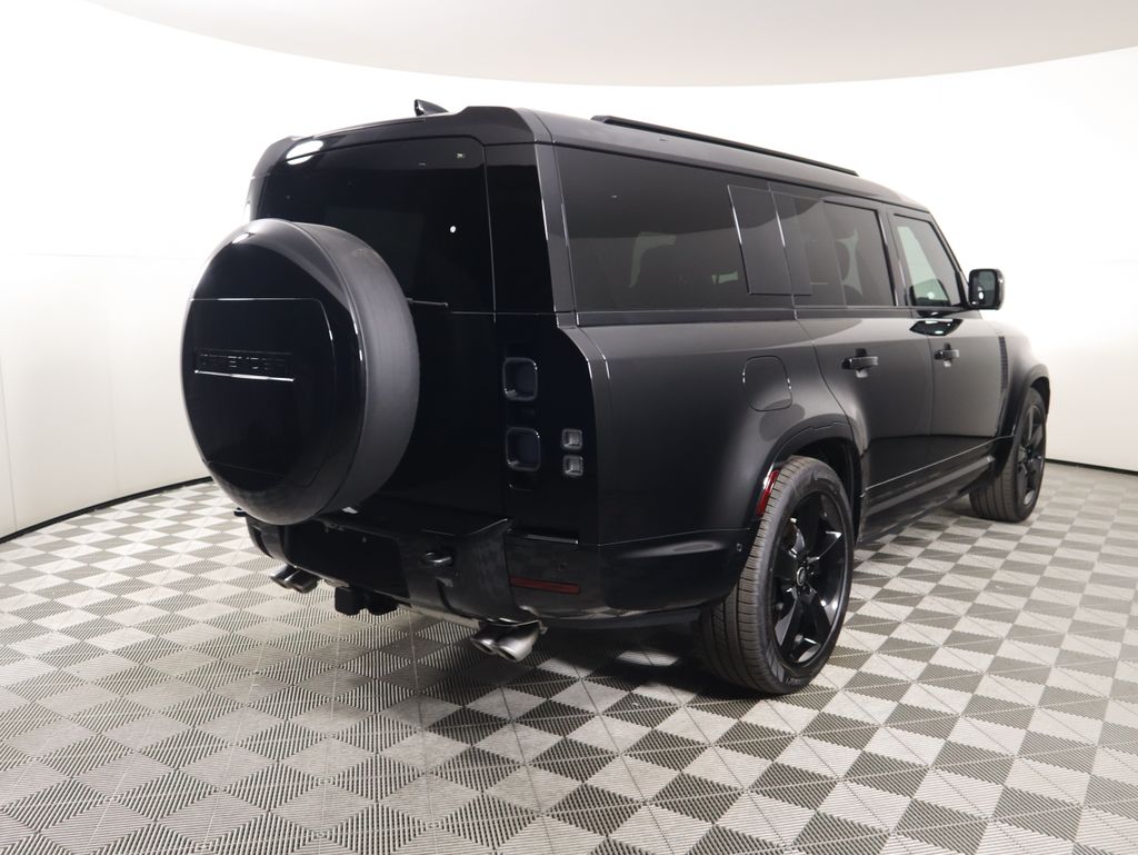 2025 Land Rover Defender 130 V8 photo 3