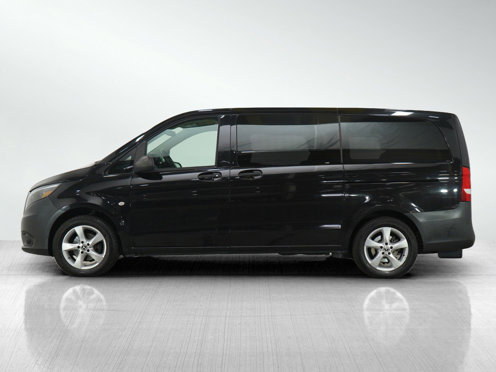 Used 2018 Mercedes-Benz Metris Passenger Van Base with VIN WD4PG2EE2J3435358 for sale in Burnsville, Minnesota
