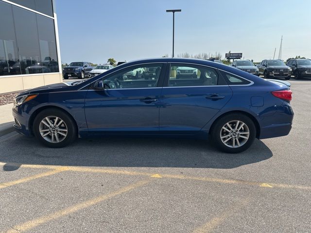 2017 Hyundai Sonata Base photo 3