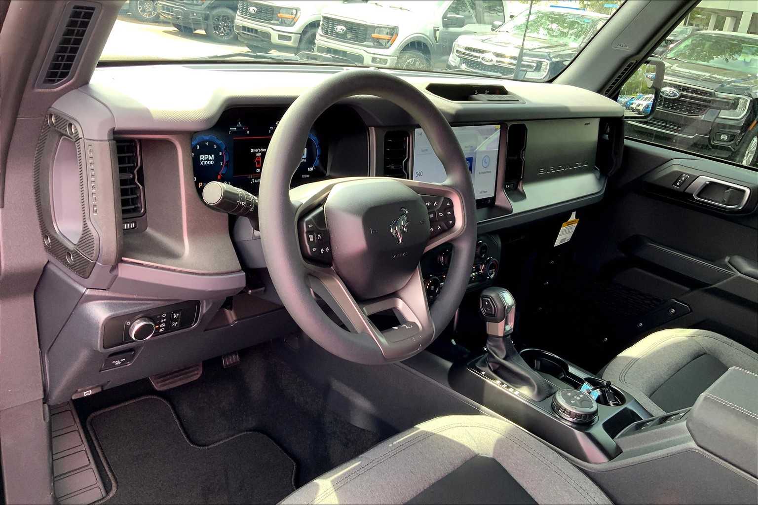 2025 Ford Bronco Base photo 6