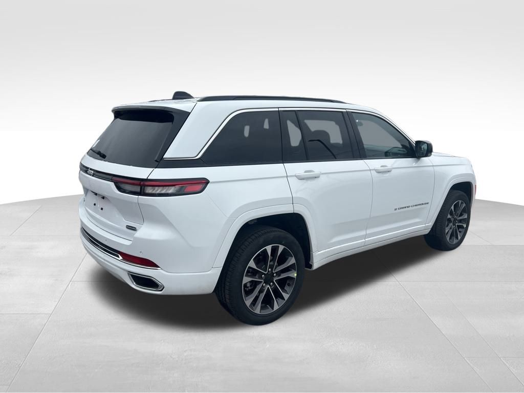 2025 Jeep Grand Cherokee Overland photo 3