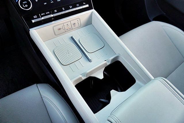 Used 2024 Gray Hyundai SEL image 28