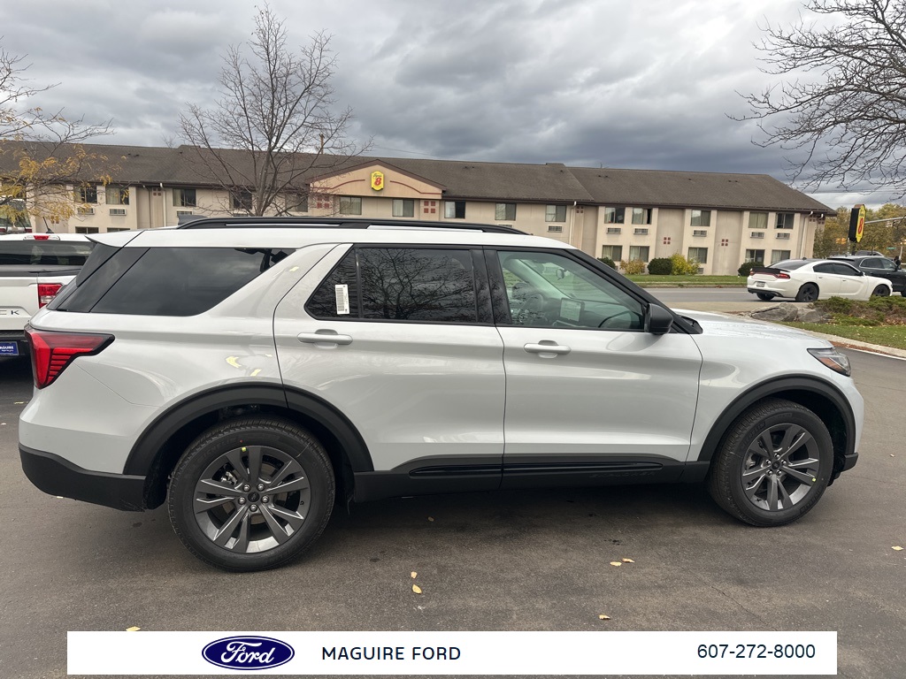 2026 Ford Explorer photo 2