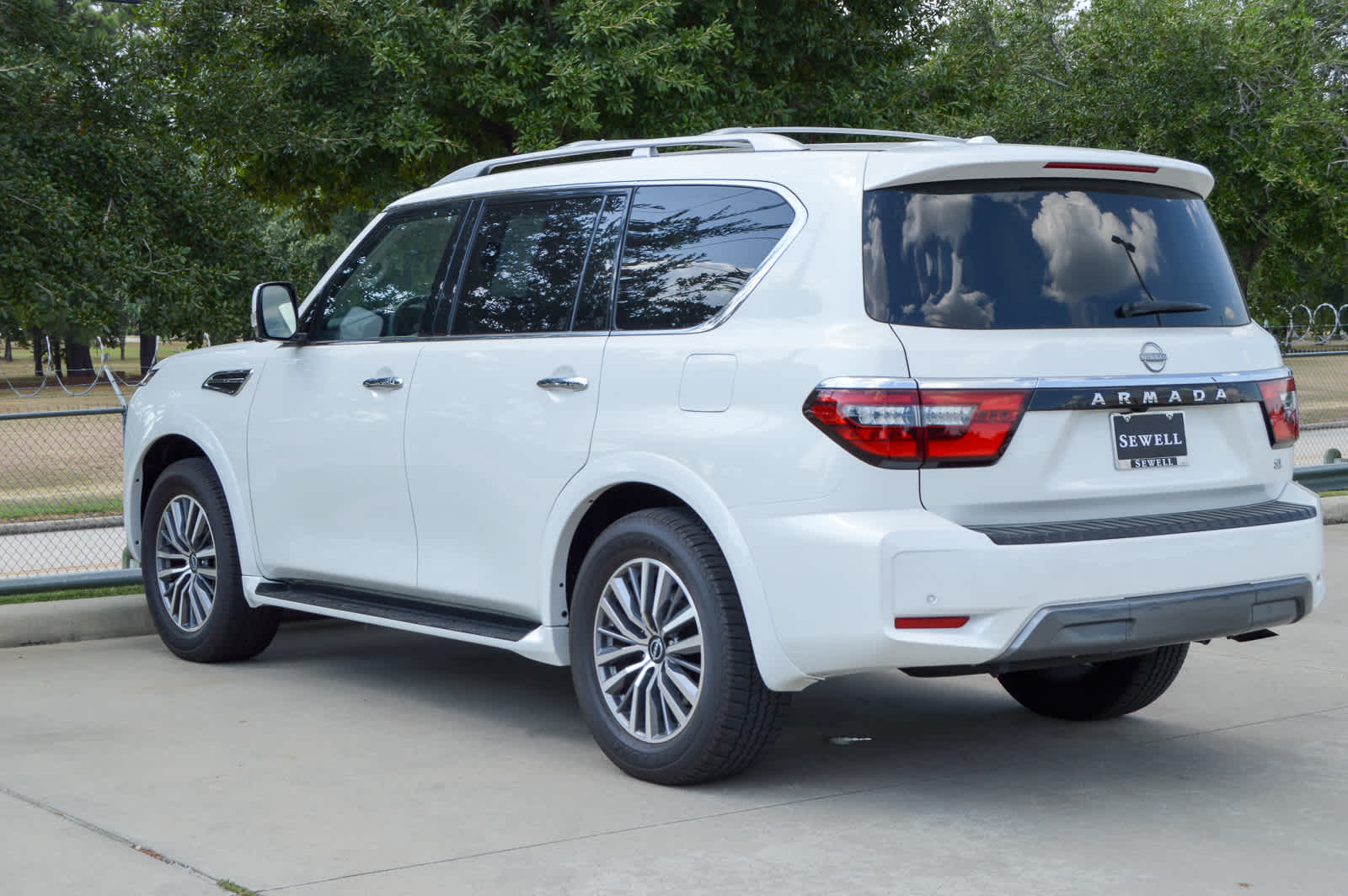 2024 Nissan Armada SL photo 6