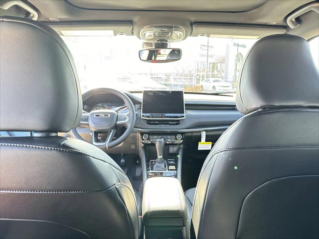 2025 Jeep Compass Latitude photo 17