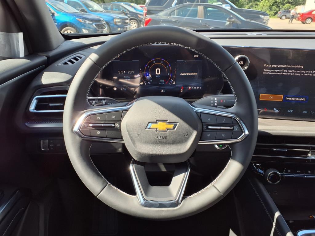 2025 Chevrolet Traverse photo 13