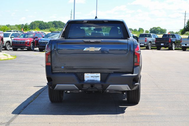 2025 Chevrolet Silverado EV LT photo 4