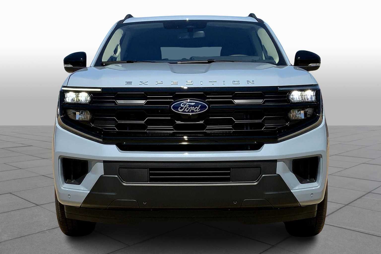 2025 Ford Expedition photo 3