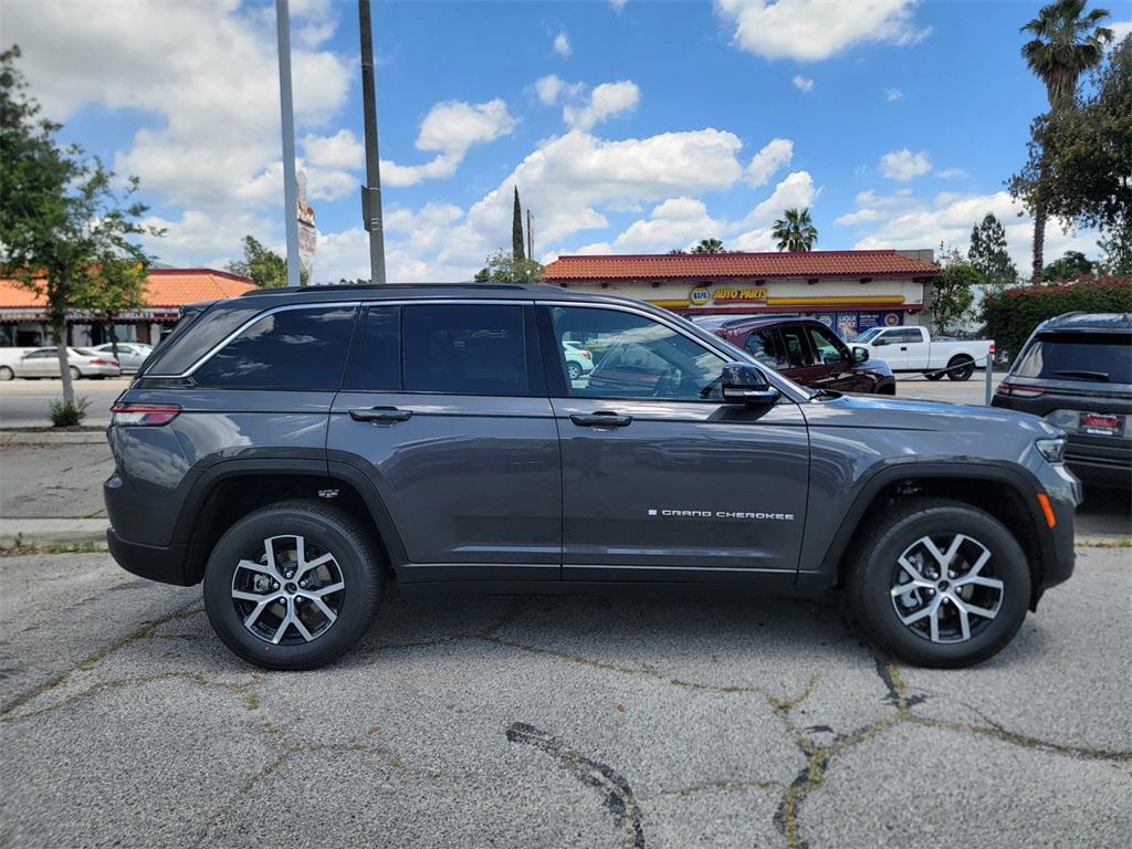 2025 Jeep Grand Cherokee Limited photo 2