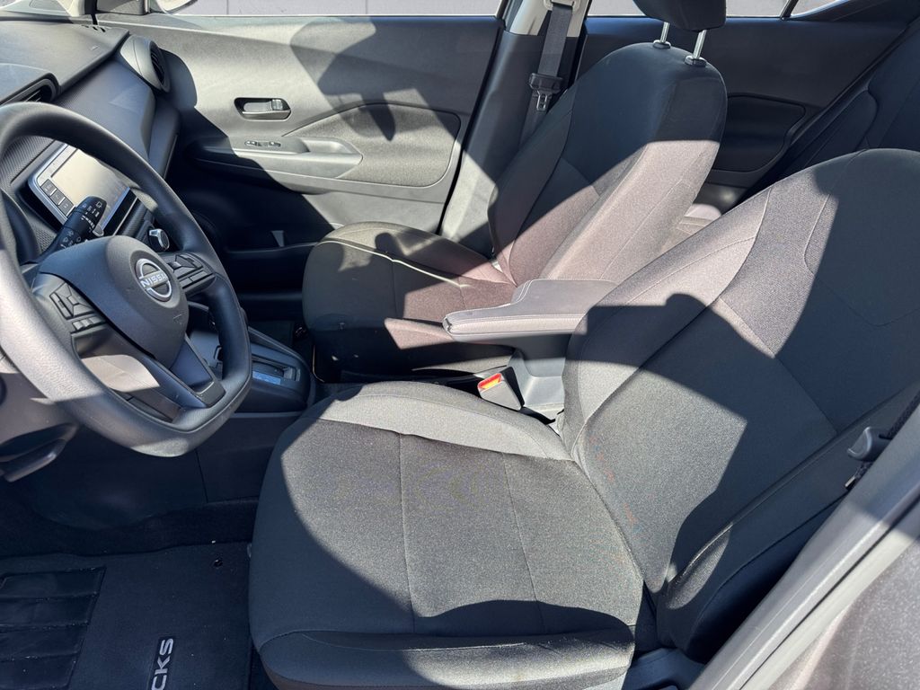 2025 Nissan Kicks Play S photo 8