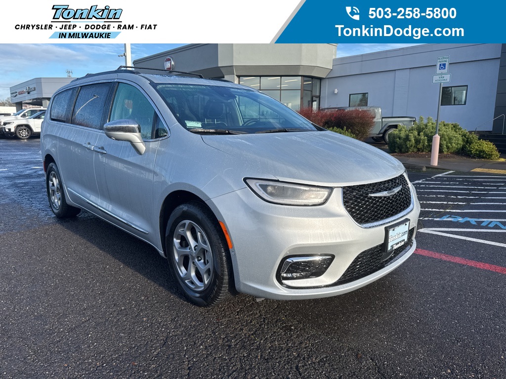 2022 Chrysler Pacifica Limited's photo