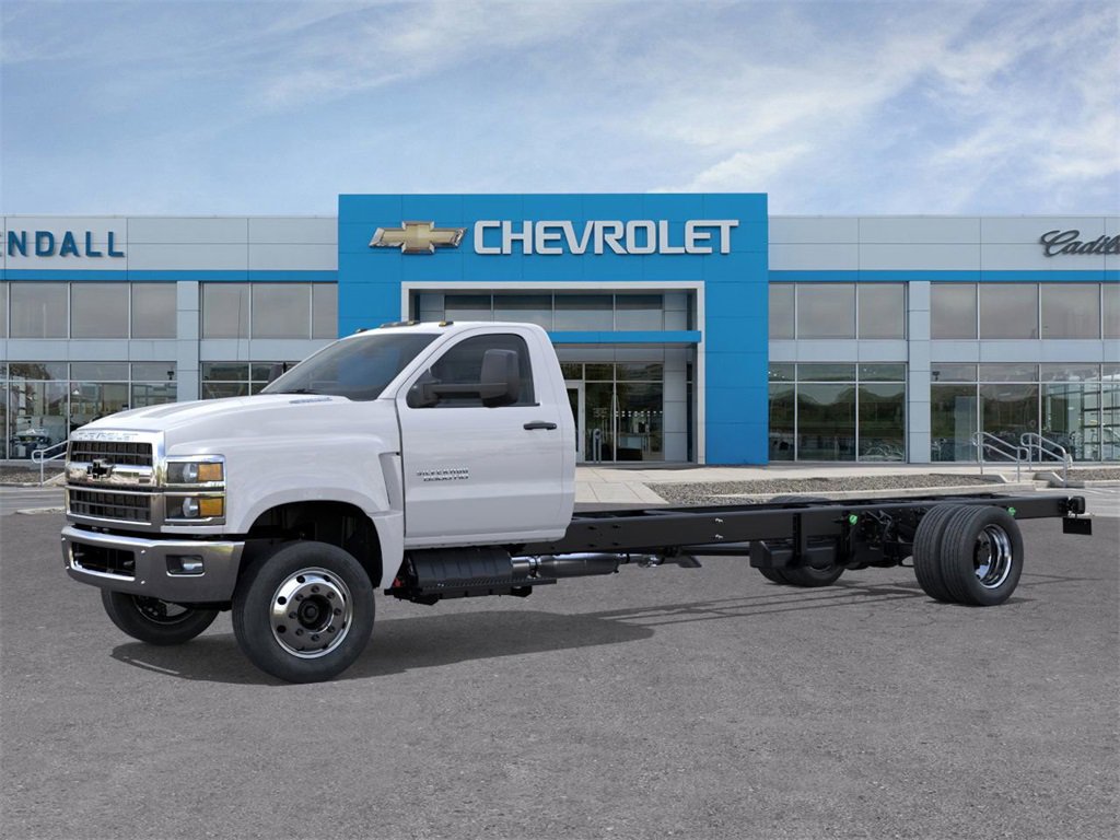 2025 Chevrolet Silverado 6500HD Work Truck photo 2