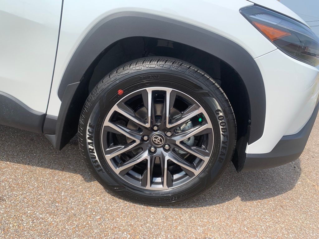 2026 Toyota Corolla Cross XLE photo 9