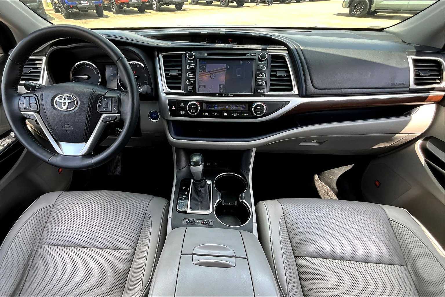 2016 Toyota Highlander Hybrid Limited Platinum photo 15