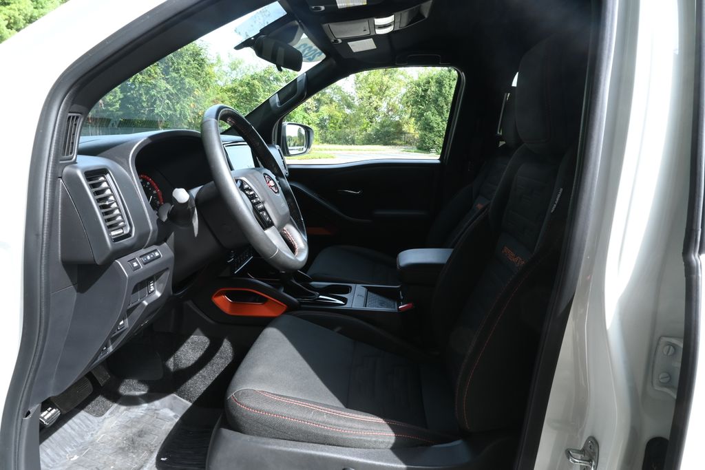 2023 Nissan Frontier PRO-4X photo 3